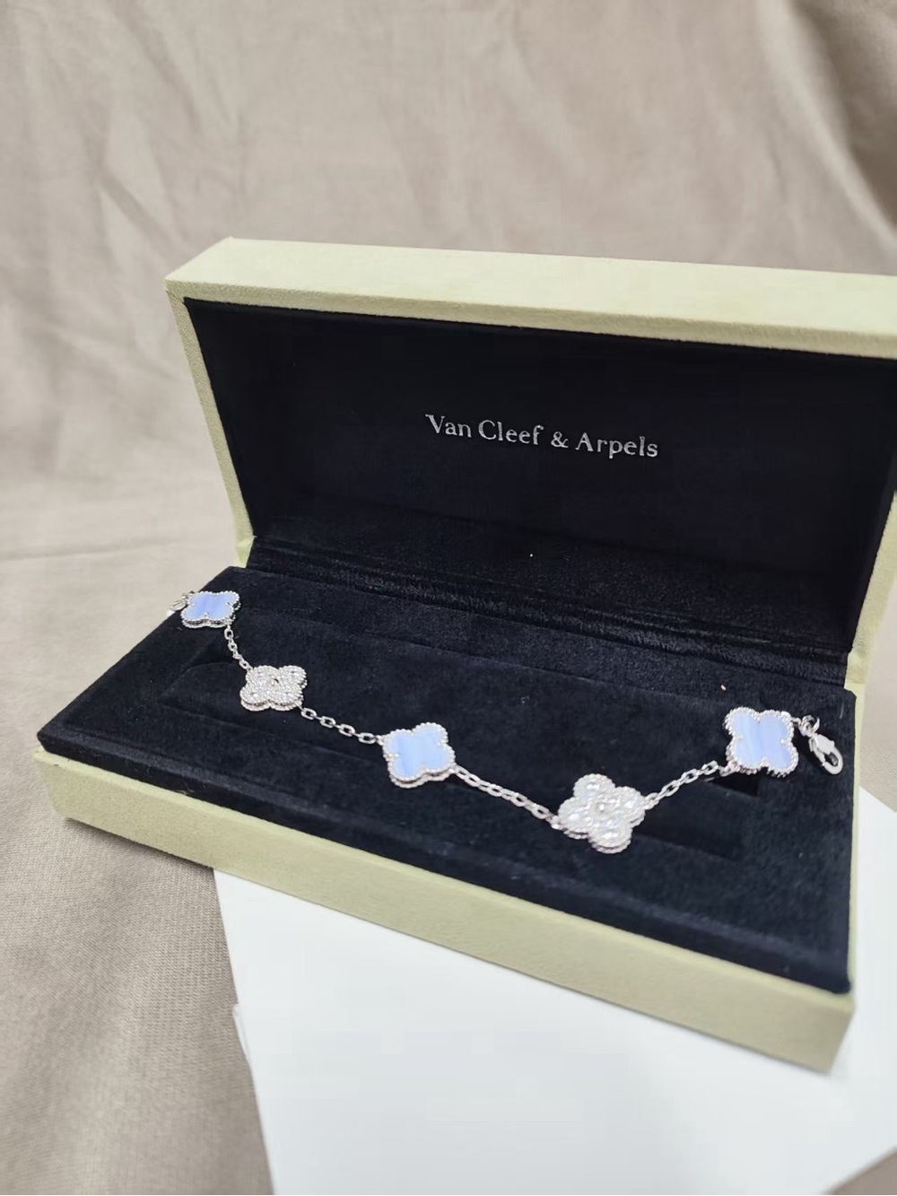 🧊Van Cleef & Arpels Elegant Blue Clover Glass Bracelet - Silver Tone